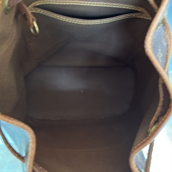 Louis Vuitton Montsouris MM - Picture 14 of 15